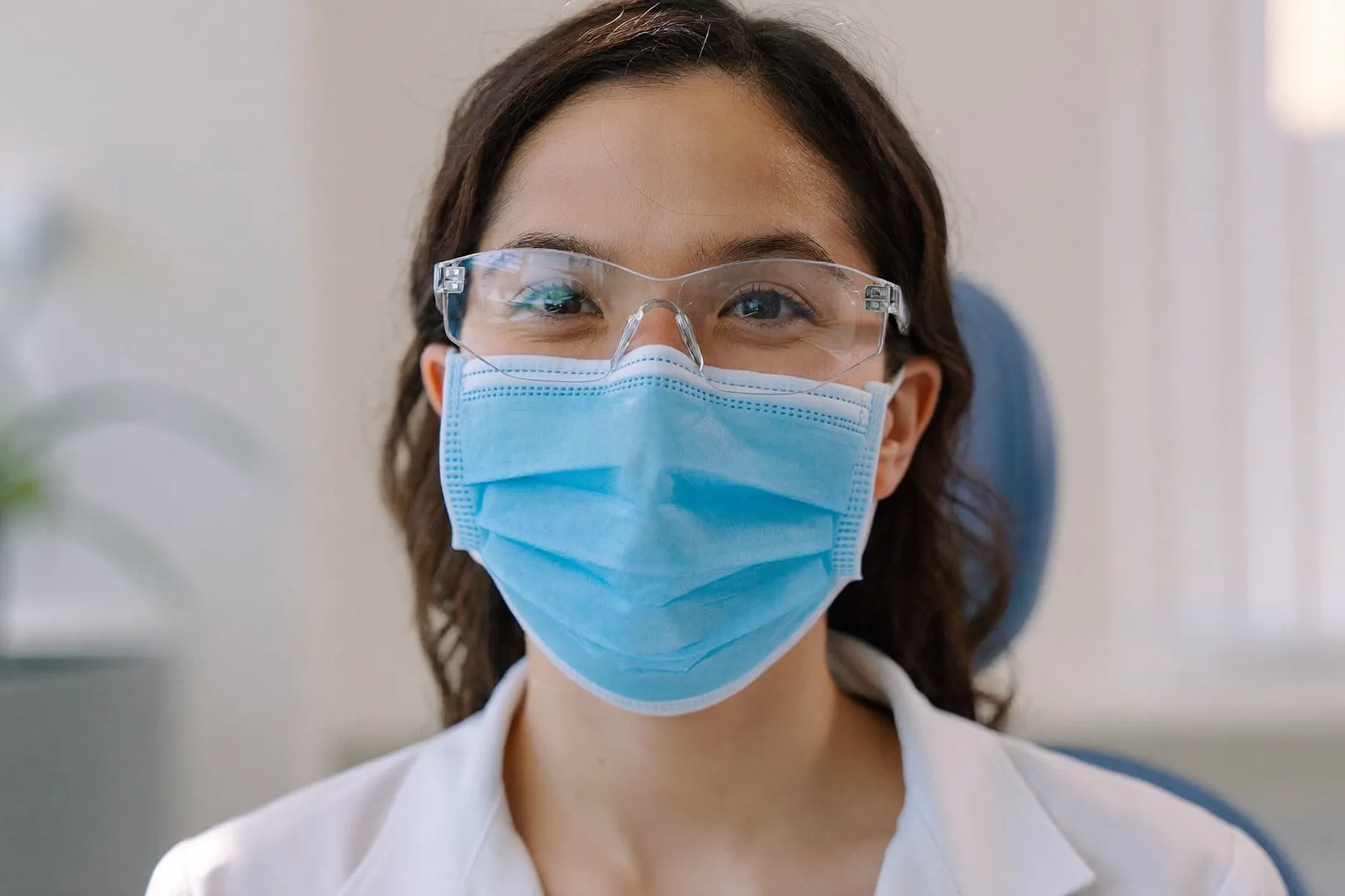 A friendly Bright Hill clinician in a mask and loupes in a bright modern treatment room